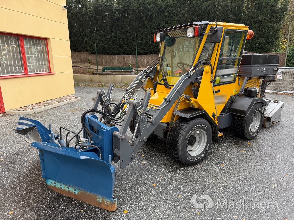 Redskapsbärare Wille 345 med snöutrustning - Lumikone: kuva Redskapsbärare Wille 345 med snöutrustning - Lumikone Redskapsbärare Wille 345 med snöutrustning - Lumikone: kuva Redskapsbärare Wille 345 med snöutrustning - Lumikone