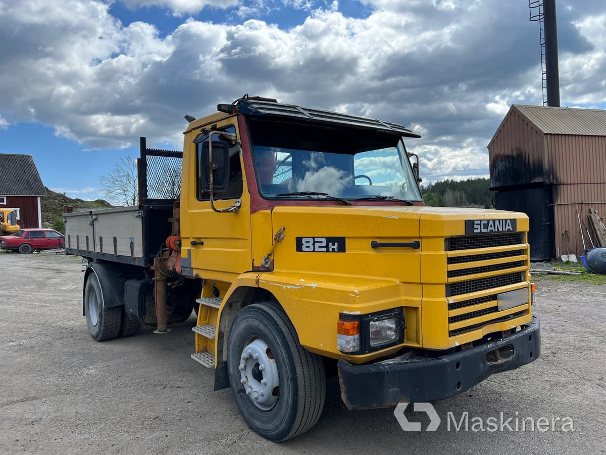 Scania T82HL4X2LS46KK Kran / tippbil Scania 82H - Kippiauto kuorma-auto, Nosturiauto: kuva Scania T82HL4X2LS46KK Kran / tippbil Scania 82H - Kippiauto kuorma-auto, Nosturiauto Scania T82HL4X2LS46KK Kran / tippbil Scania 82H - Kippiauto kuorma-auto, Nosturiauto: kuva Scania T82HL4X2LS46KK Kran / tippbil Scania 82H - Kippiauto kuorma-auto, Nosturiauto