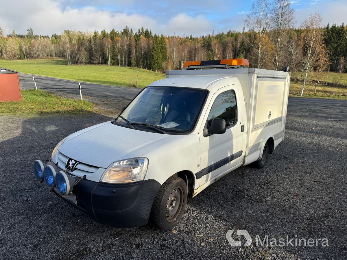 Skåpbil Peugeot Partner 1.6 HDI - Pieni pakettiauto: kuva  Skåpbil Peugeot Partner 1.6 HDI - Pieni pakettiauto Skåpbil Peugeot Partner 1.6 HDI - Pieni pakettiauto: kuva  Skåpbil Peugeot Partner 1.6 HDI - Pieni pakettiauto