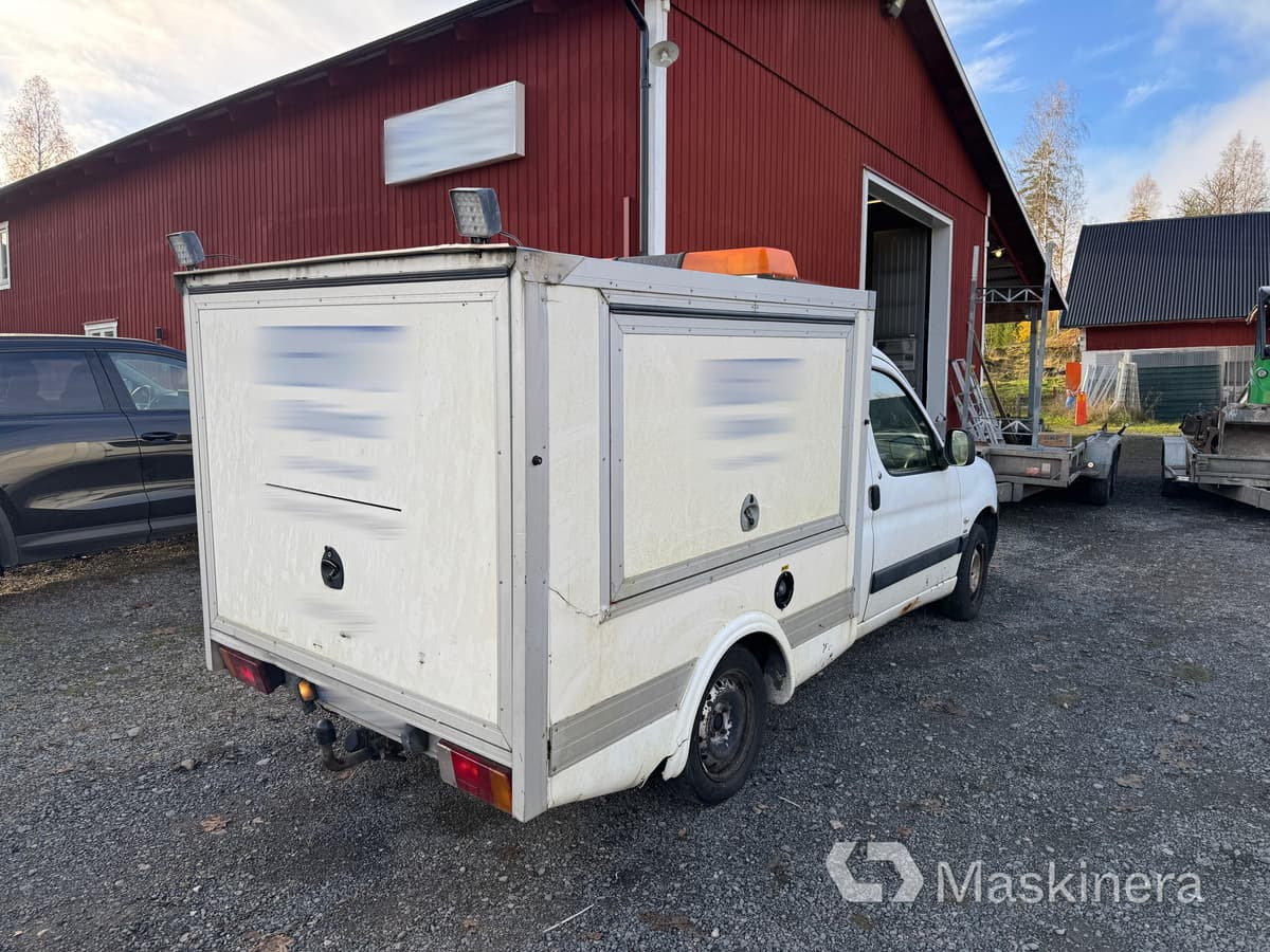 Skåpbil Peugeot Partner 1.6 HDI - Pieni pakettiauto: kuva  Skåpbil Peugeot Partner 1.6 HDI - Pieni pakettiauto Skåpbil Peugeot Partner 1.6 HDI - Pieni pakettiauto: kuva  Skåpbil Peugeot Partner 1.6 HDI - Pieni pakettiauto