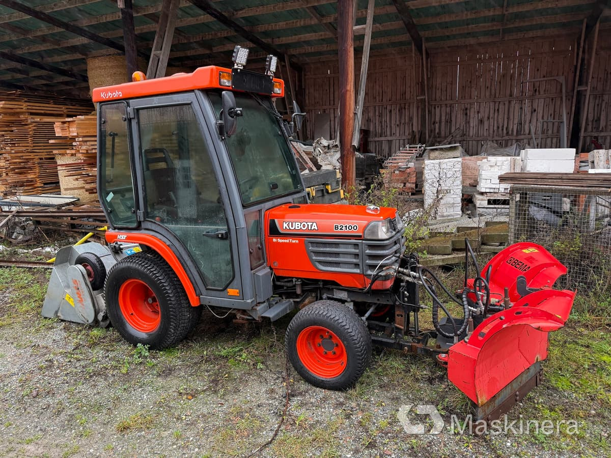 Traktor Kubota B2100 med Vikplog & Sandspridare - Traktori: kuva Traktor Kubota B2100 med Vikplog & Sandspridare - Traktori Traktor Kubota B2100 med Vikplog & Sandspridare - Traktori: kuva Traktor Kubota B2100 med Vikplog & Sandspridare - Traktori