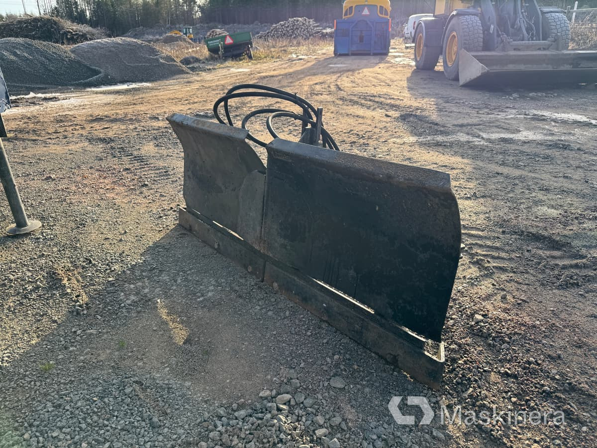 Vikplog / Snöblad 3-punktsfäste - Lumiaura: kuva Vikplog / Snöblad 3-punktsfäste - Lumiaura Vikplog / Snöblad 3-punktsfäste - Lumiaura: kuva Vikplog / Snöblad 3-punktsfäste - Lumiaura