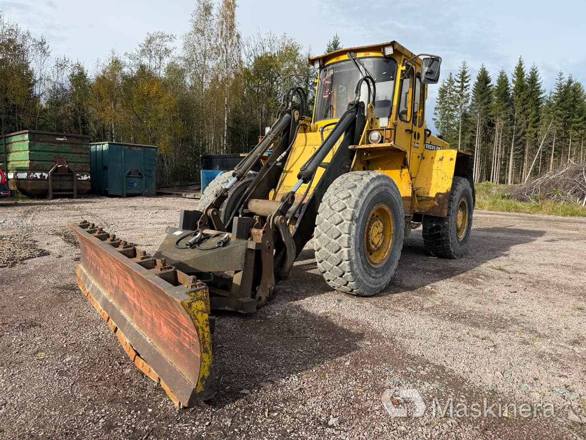 Volvo BM L70 Hjullastare Volvo L70 med snöredskap - Pyöräkuormaaja: kuva Volvo BM L70 Hjullastare Volvo L70 med snöredskap - Pyöräkuormaaja Volvo BM L70 Hjullastare Volvo L70 med snöredskap - Pyöräkuormaaja: kuva Volvo BM L70 Hjullastare Volvo L70 med snöredskap - Pyöräkuormaaja