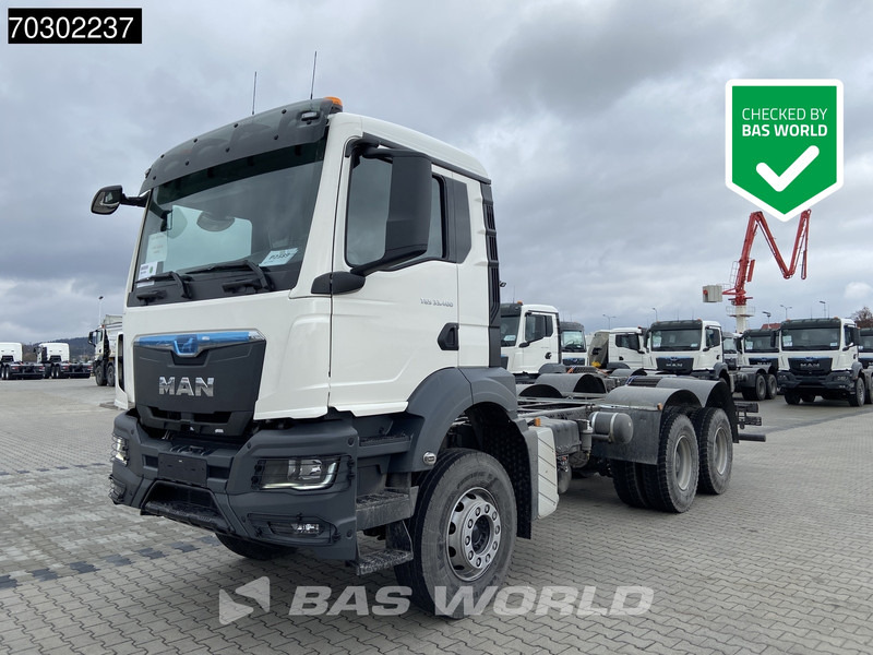 MAN TGS 33.400 6X4 NEW 6x4 chassis Big-Axle Manual Airco EURO 2 - Kuorma-auto alusta: kuva MAN TGS 33.400 6X4 NEW 6x4 chassis Big-Axle Manual Airco EURO 2 - Kuorma-auto alusta MAN TGS 33.400 6X4 NEW 6x4 chassis Big-Axle Manual Airco EURO 2 - Kuorma-auto alusta: kuva MAN TGS 33.400 6X4 NEW 6x4 chassis Big-Axle Manual Airco EURO 2 - Kuorma-auto alusta