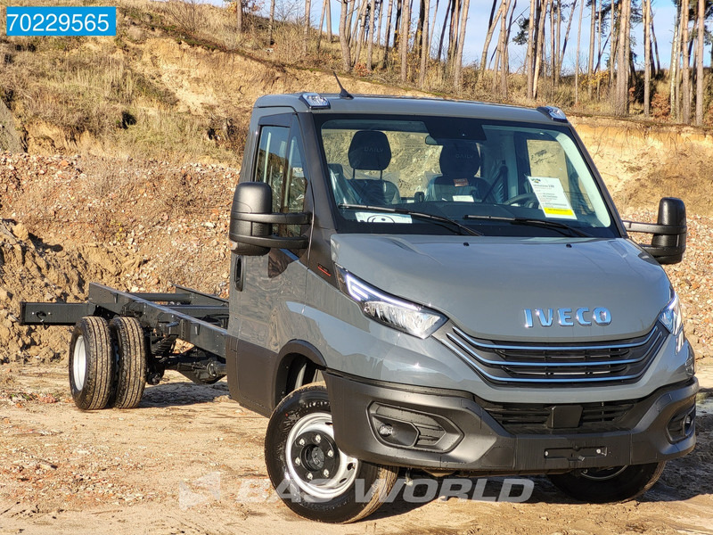 Iveco Daily 70C18 475WB Chassis Cabine Fahrgestell Airco Cruise Navi A/C - Tavara-auto: kuva Iveco Daily 70C18 475WB Chassis Cabine Fahrgestell Airco Cruise Navi A/C - Tavara-auto Iveco Daily 70C18 475WB Chassis Cabine Fahrgestell Airco Cruise Navi A/C - Tavara-auto: kuva Iveco Daily 70C18 475WB Chassis Cabine Fahrgestell Airco Cruise Navi A/C - Tavara-auto