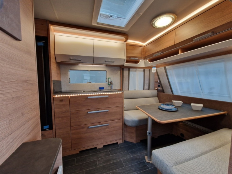 Tabbert Da Vinci 495 HE 2,3 - Asuntovaunu: kuva Tabbert Da Vinci 495 HE 2,3 - Asuntovaunu Tabbert Da Vinci 495 HE 2,3 - Asuntovaunu: kuva Tabbert Da Vinci 495 HE 2,3 - Asuntovaunu