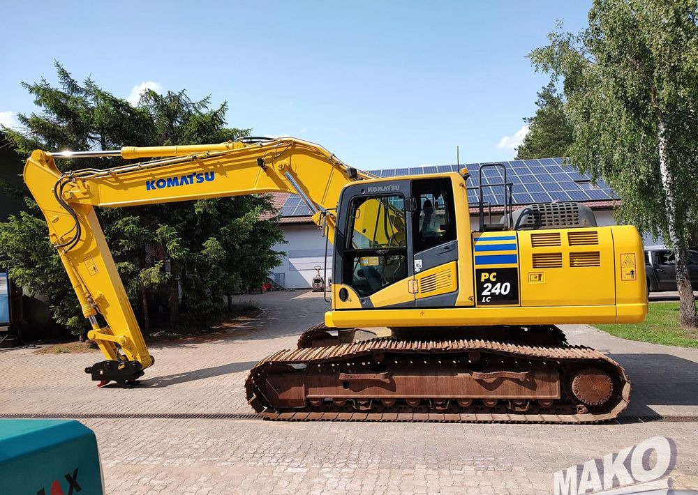 Komatsu PC240LC-10 - Telakaivukone: kuva Komatsu PC240LC-10 - Telakaivukone Komatsu PC240LC-10 - Telakaivukone: kuva Komatsu PC240LC-10 - Telakaivukone