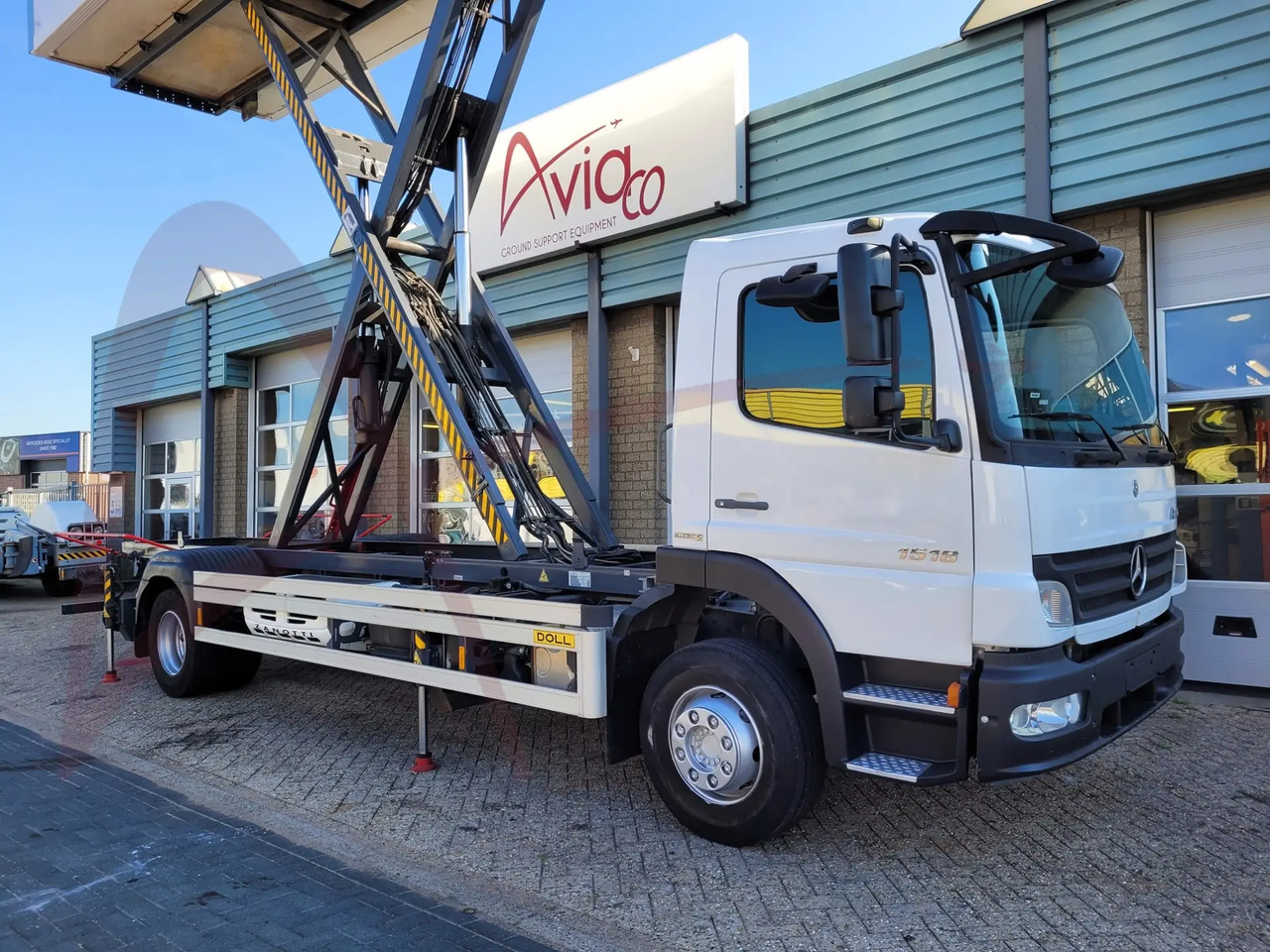 DOLL X-CAT U79.15S045.00 - Catering-ajoneuvo: kuva DOLL X-CAT U79.15S045.00 - Catering-ajoneuvo DOLL X-CAT U79.15S045.00 - Catering-ajoneuvo: kuva DOLL X-CAT U79.15S045.00 - Catering-ajoneuvo