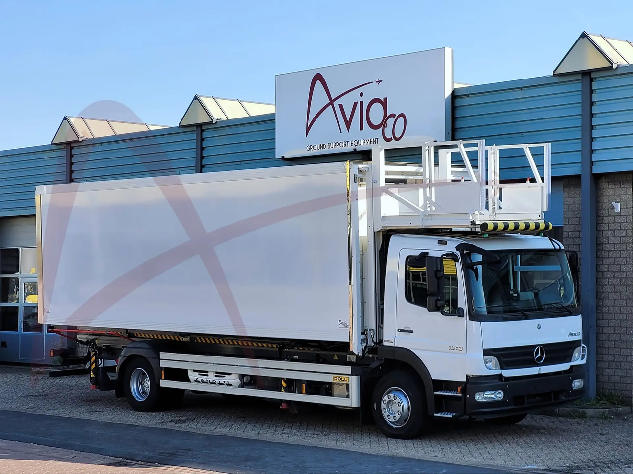 DOLL X-CAT U79.15S045.00 - Catering-ajoneuvo: kuva DOLL X-CAT U79.15S045.00 - Catering-ajoneuvo DOLL X-CAT U79.15S045.00 - Catering-ajoneuvo: kuva DOLL X-CAT U79.15S045.00 - Catering-ajoneuvo