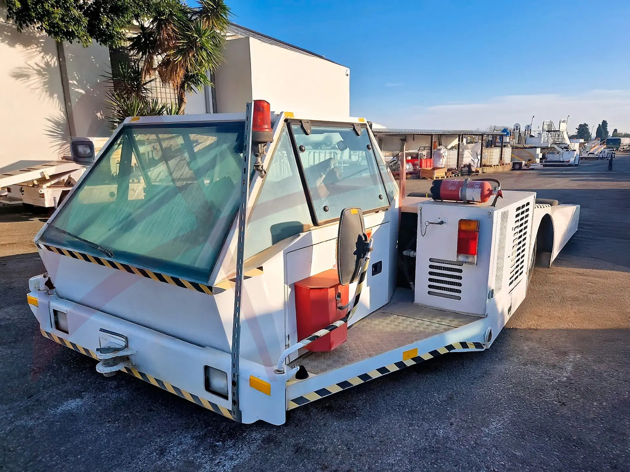 JBT EXPEDITER 160 - Pushback-traktori: kuva JBT EXPEDITER 160 - Pushback-traktori JBT EXPEDITER 160 - Pushback-traktori: kuva JBT EXPEDITER 160 - Pushback-traktori