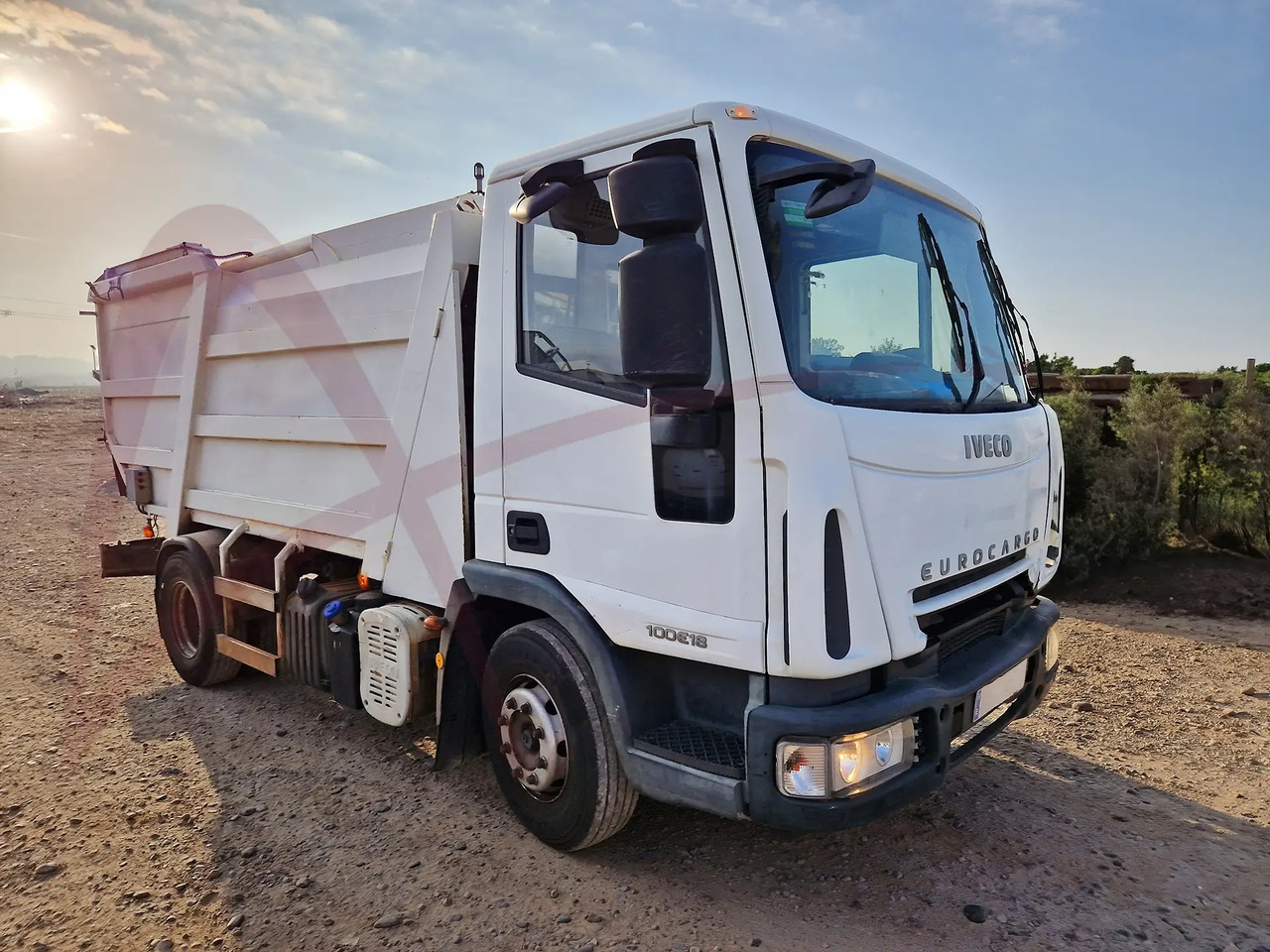 TECNO KUNI 8 - Roska-auto: kuva TECNO KUNI 8 - Roska-auto TECNO KUNI 8 - Roska-auto: kuva TECNO KUNI 8 - Roska-auto