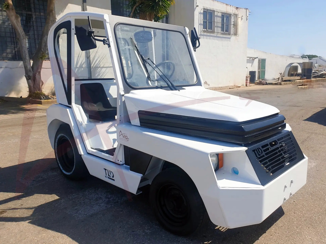 TLD TMX-20 - Matkatavaratraktori: kuva TLD TMX-20 - Matkatavaratraktori TLD TMX-20 - Matkatavaratraktori: kuva TLD TMX-20 - Matkatavaratraktori