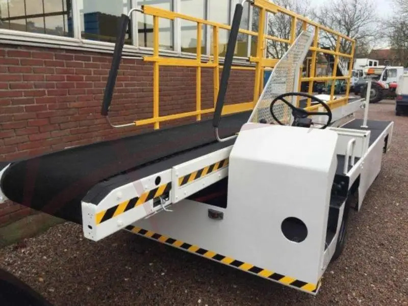 TUG 660 DIESEL - Lentokoneen hihnakuljetin: kuva TUG 660 DIESEL - Lentokoneen hihnakuljetin TUG 660 DIESEL - Lentokoneen hihnakuljetin: kuva TUG 660 DIESEL - Lentokoneen hihnakuljetin