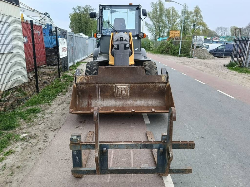 Pyöräkuormaaja Ahlmann AS 700 wiellader shovel loader lader bak+vorken: kuva Pyöräkuormaaja Ahlmann AS 700 wiellader shovel loader lader bak+vorken