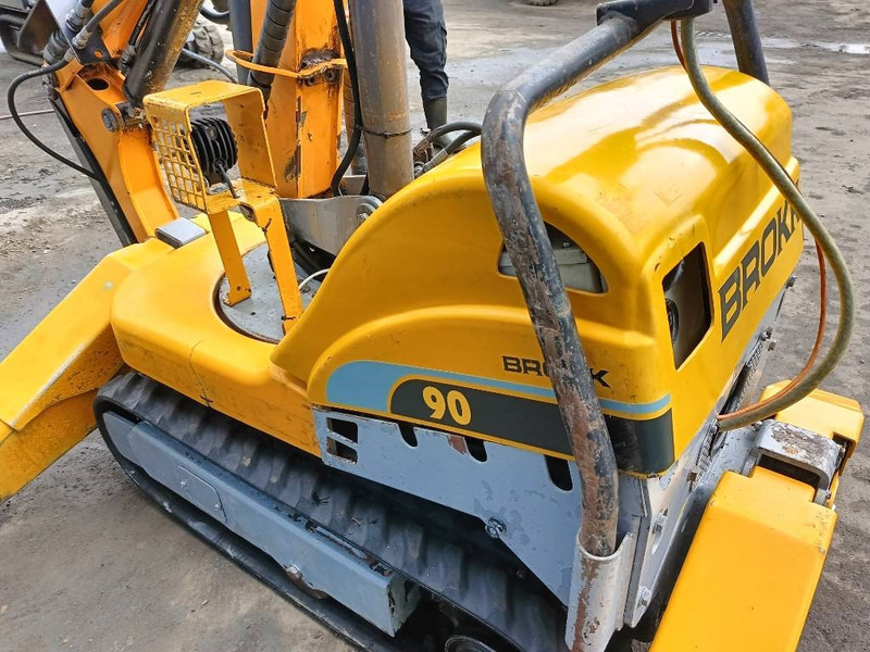 Telakaivukone Brokk 90 husqvarna robot remote excavator digger: kuva Telakaivukone Brokk 90 husqvarna robot remote excavator digger Telakaivukone Brokk 90 husqvarna robot remote excavator digger: kuva Telakaivukone Brokk 90 husqvarna robot remote excavator digger