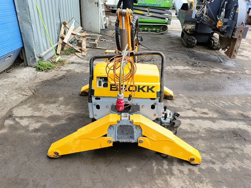 Telakaivukone Brokk 90 husqvarna robot remote excavator digger: kuva Telakaivukone Brokk 90 husqvarna robot remote excavator digger Telakaivukone Brokk 90 husqvarna robot remote excavator digger: kuva Telakaivukone Brokk 90 husqvarna robot remote excavator digger