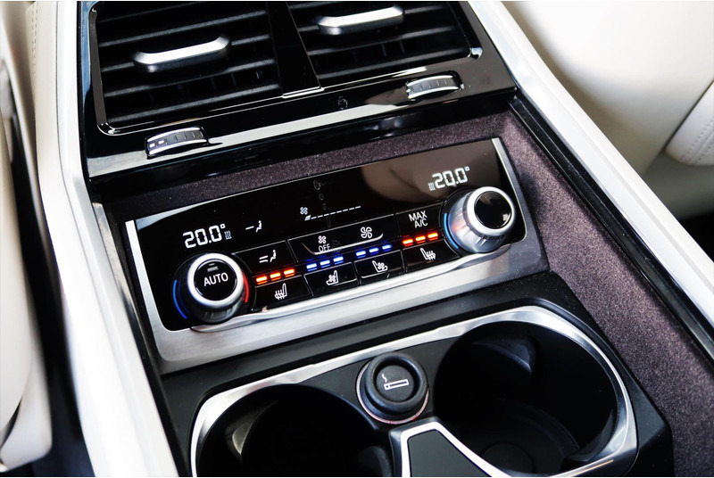 Sedan BMW 7 Serie 740Ld xDrive High Executive M-PAKKET/ MASSAGE/ PANO/ DEALER OND/ VOL!: kuva Sedan BMW 7 Serie 740Ld xDrive High Executive M-PAKKET/ MASSAGE/ PANO/ DEALER OND/ VOL!