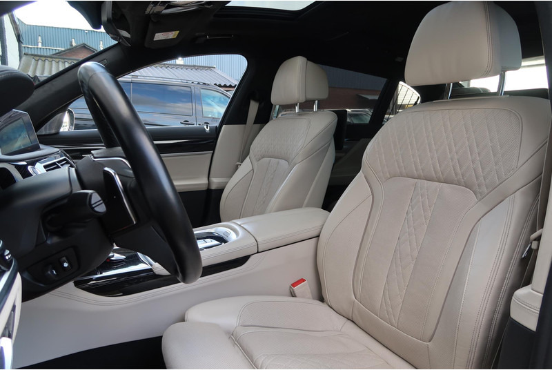 Sedan BMW 7 Serie 740Ld xDrive High Executive M-PAKKET/ MASSAGE/ PANO/ DEALER OND/ VOL!: kuva Sedan BMW 7 Serie 740Ld xDrive High Executive M-PAKKET/ MASSAGE/ PANO/ DEALER OND/ VOL!