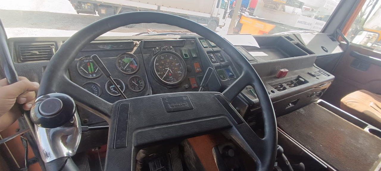 VOLVO F10 - Kuorma-auto: kuva VOLVO F10 - Kuorma-auto VOLVO F10 - Kuorma-auto: kuva VOLVO F10 - Kuorma-auto