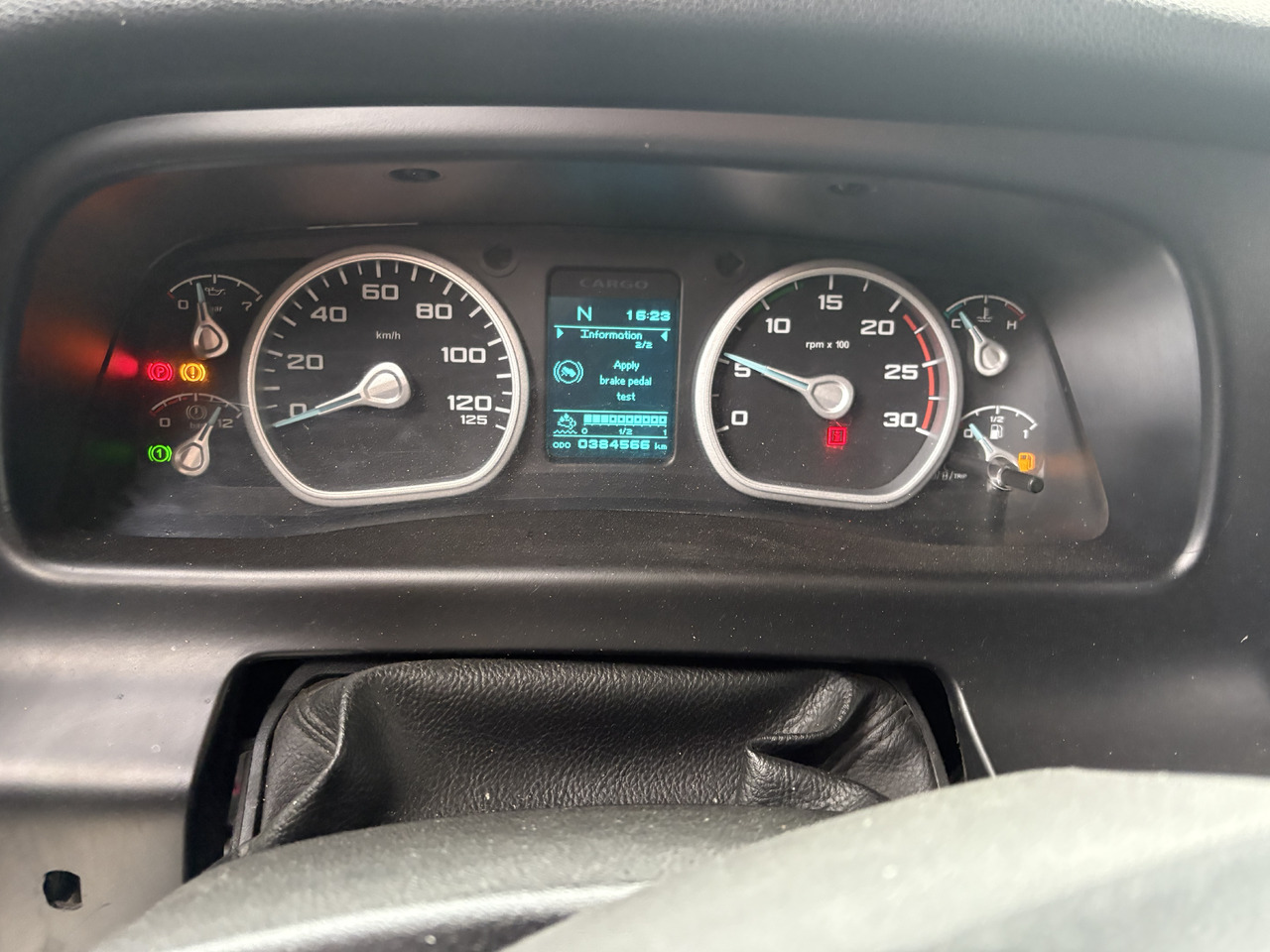 FORD 18.480 EURO6 automatic 4x2 300.000km 2unite - Vetopöytäauto: kuva FORD 18.480 EURO6 automatic 4x2 300.000km 2unite - Vetopöytäauto FORD 18.480 EURO6 automatic 4x2 300.000km 2unite - Vetopöytäauto: kuva FORD 18.480 EURO6 automatic 4x2 300.000km 2unite - Vetopöytäauto