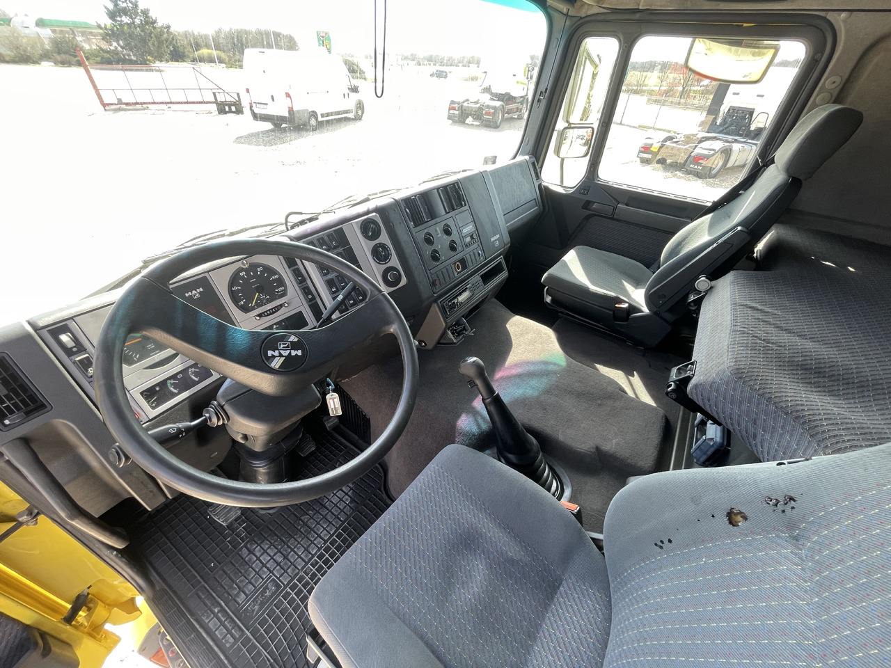 MAN F2000 413 6x2 Manual CRANE Hiab 330+jib 90 21m - Vetopöytäauto: kuva MAN F2000 413 6x2 Manual CRANE Hiab 330+jib 90 21m - Vetopöytäauto MAN F2000 413 6x2 Manual CRANE Hiab 330+jib 90 21m - Vetopöytäauto: kuva MAN F2000 413 6x2 Manual CRANE Hiab 330+jib 90 21m - Vetopöytäauto