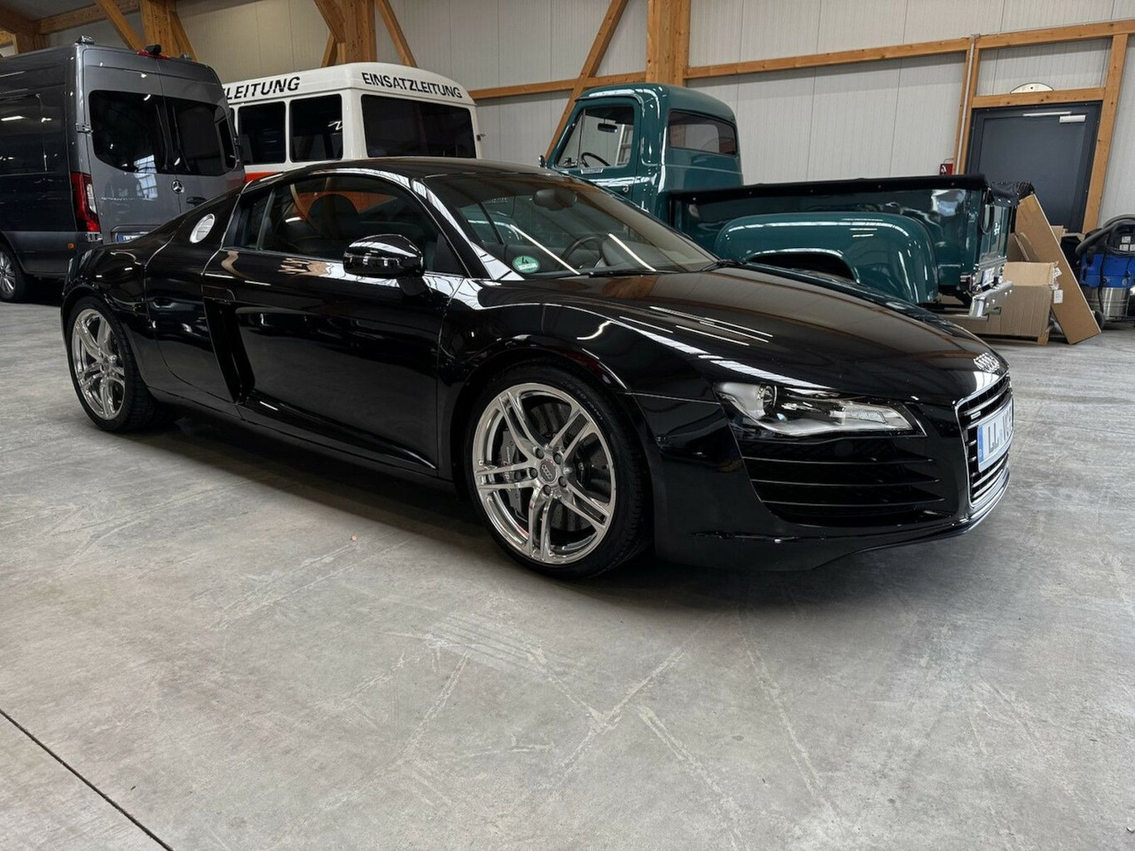 Audi R8 4.2 FSI V8 quattro Coupé - Henkilöauto: kuva Audi R8 4.2 FSI V8 quattro Coupé - Henkilöauto Audi R8 4.2 FSI V8 quattro Coupé - Henkilöauto: kuva Audi R8 4.2 FSI V8 quattro Coupé - Henkilöauto