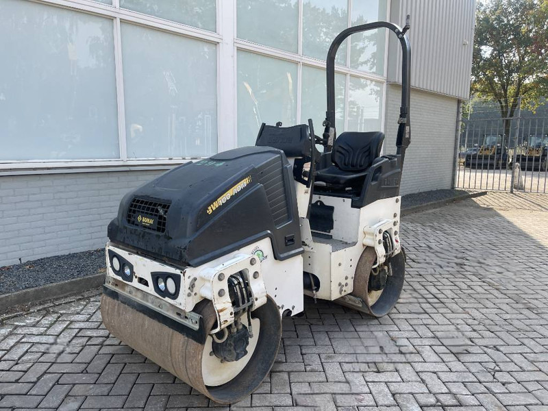 Bomag BW 100 AD M-5 - Jyrä: kuva Bomag BW 100 AD M-5 - Jyrä Bomag BW 100 AD M-5 - Jyrä: kuva Bomag BW 100 AD M-5 - Jyrä