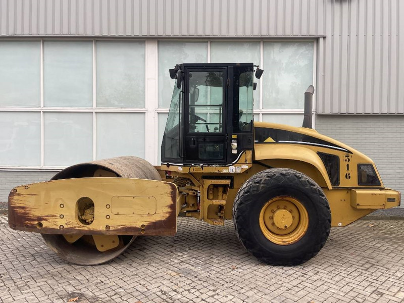 Cat CS 573 E 2004 - Jyrä: kuva Cat CS 573 E 2004 - Jyrä Cat CS 573 E 2004 - Jyrä: kuva Cat CS 573 E 2004 - Jyrä