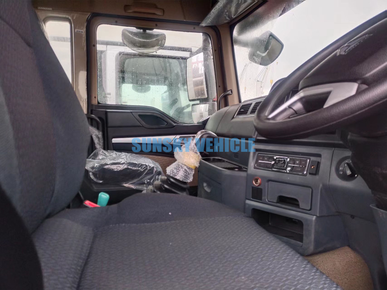 HOWO Brand New TX 6X4 400HP Tractor Head - Vetopöytäauto: kuva HOWO Brand New TX 6X4 400HP Tractor Head - Vetopöytäauto HOWO Brand New TX 6X4 400HP Tractor Head - Vetopöytäauto: kuva HOWO Brand New TX 6X4 400HP Tractor Head - Vetopöytäauto