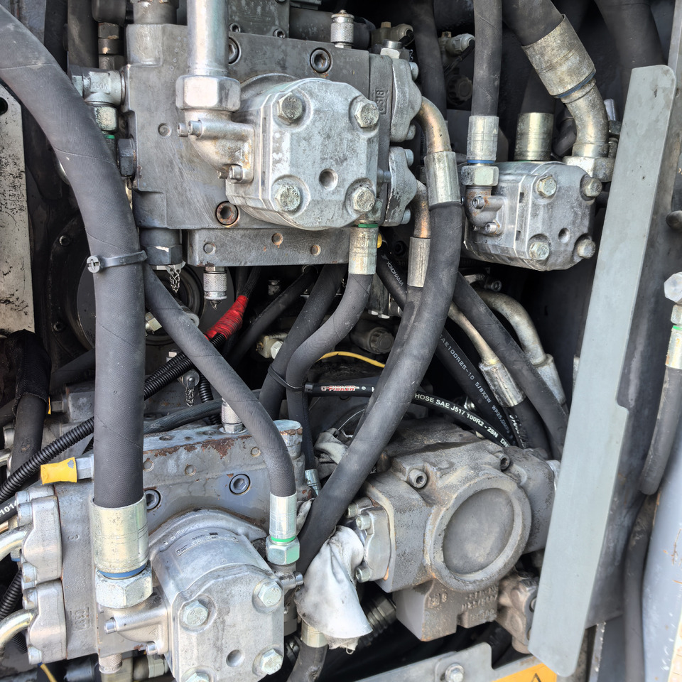 VOGELE Road Construction Machines S2100-3 Second Hand Asphalt Paver With High Quality - Asfalttilevittimet: kuva VOGELE Road Construction Machines S2100-3 Second Hand Asphalt Paver With High Quality - Asfalttilevittimet VOGELE Road Construction Machines S2100-3 Second Hand Asphalt Paver With High Quality - Asfalttilevittimet: kuva VOGELE Road Construction Machines S2100-3 Second Hand Asphalt Paver With High Quality - Asfalttilevittimet