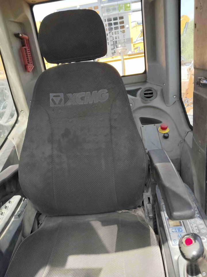 XCMG 2017 XE700D used 70 ton hydraulic crawler excavator price - Kaivuri: kuva XCMG 2017 XE700D used 70 ton hydraulic crawler excavator price - Kaivuri XCMG 2017 XE700D used 70 ton hydraulic crawler excavator price - Kaivuri: kuva XCMG 2017 XE700D used 70 ton hydraulic crawler excavator price - Kaivuri