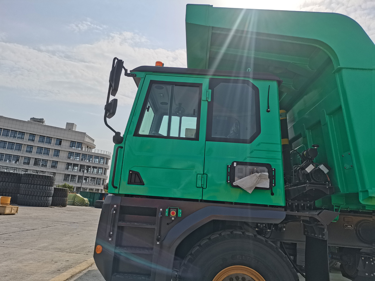 XCMG Official Used Dump Trucks 6x4 XDR80TE 72 Ton China Tipper Trucks For Sale - Dumpperi: kuva XCMG Official Used Dump Trucks 6x4 XDR80TE 72 Ton China Tipper Trucks For Sale - Dumpperi XCMG Official Used Dump Trucks 6x4 XDR80TE 72 Ton China Tipper Trucks For Sale - Dumpperi: kuva XCMG Official Used Dump Trucks 6x4 XDR80TE 72 Ton China Tipper Trucks For Sale - Dumpperi