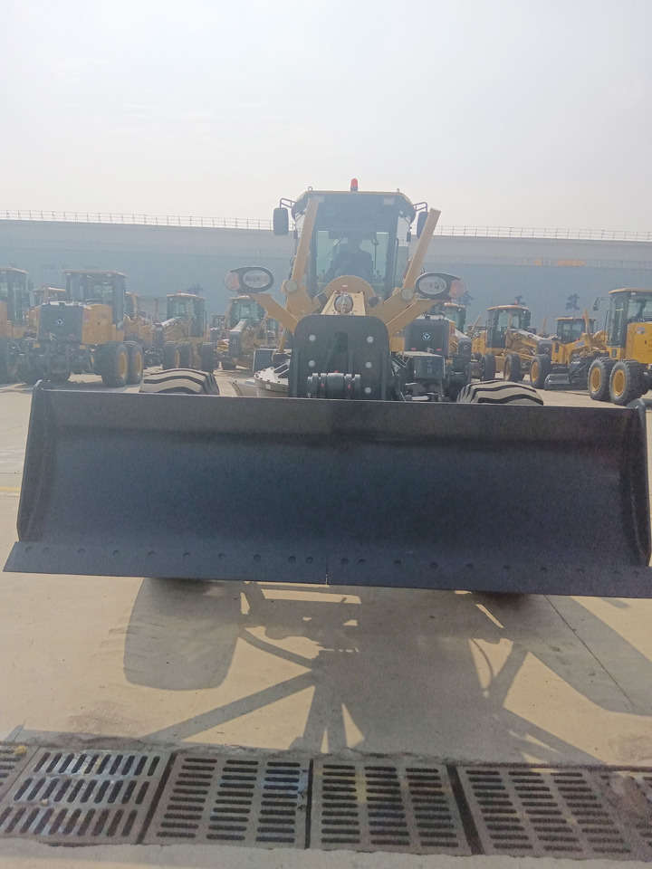 XCMG Official Used Graders GR2153A 215hp Motor Grader For Sale - Tiehöylä: kuva XCMG Official Used Graders GR2153A 215hp Motor Grader For Sale - Tiehöylä XCMG Official Used Graders GR2153A 215hp Motor Grader For Sale - Tiehöylä: kuva XCMG Official Used Graders GR2153A 215hp Motor Grader For Sale - Tiehöylä