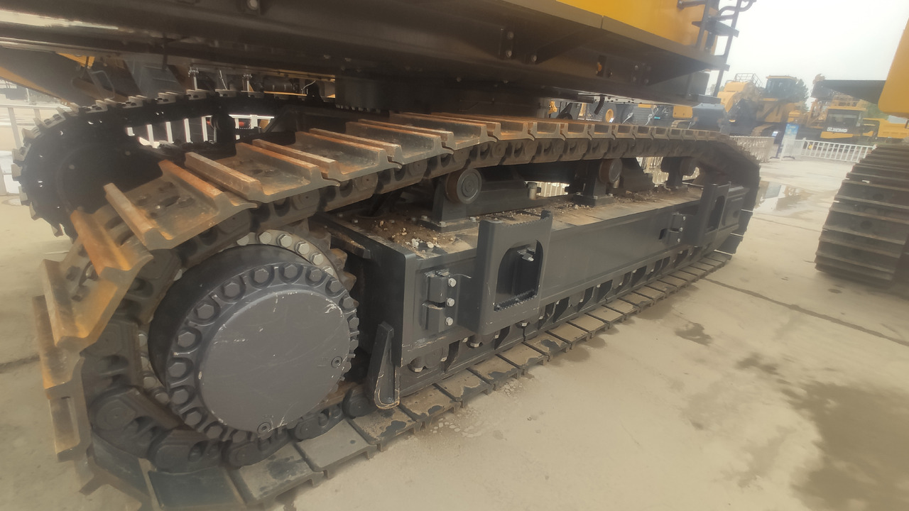XCMG Official Used Heavy Duty Crawler Excavators XE1050 100Ton Mine Excavator For Sale - Telakaivukone: kuva XCMG Official Used Heavy Duty Crawler Excavators XE1050 100Ton Mine Excavator For Sale - Telakaivukone XCMG Official Used Heavy Duty Crawler Excavators XE1050 100Ton Mine Excavator For Sale - Telakaivukone: kuva XCMG Official Used Heavy Duty Crawler Excavators XE1050 100Ton Mine Excavator For Sale - Telakaivukone