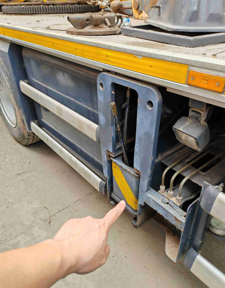 XCMG XCT16_Y 16ton mobile drive 4-Section Telescopic Crane truck - Ajoneuvonosturi: kuva XCMG XCT16_Y 16ton mobile drive 4-Section Telescopic Crane truck - Ajoneuvonosturi XCMG XCT16_Y 16ton mobile drive 4-Section Telescopic Crane truck - Ajoneuvonosturi: kuva XCMG XCT16_Y 16ton mobile drive 4-Section Telescopic Crane truck - Ajoneuvonosturi