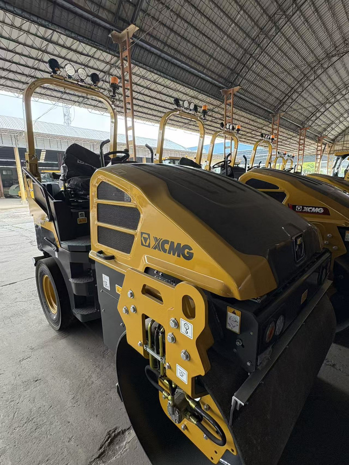 XCMG XD140VT 4ton small Light Diesel Vibratory Road Roller - Minijyrä: kuva XCMG XD140VT 4ton small Light Diesel Vibratory Road Roller - Minijyrä XCMG XD140VT 4ton small Light Diesel Vibratory Road Roller - Minijyrä: kuva XCMG XD140VT 4ton small Light Diesel Vibratory Road Roller - Minijyrä