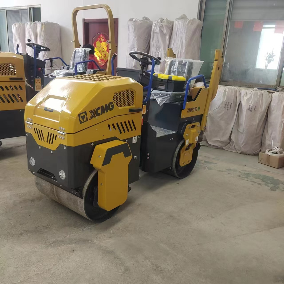 XCMG XMR110 1ton samll road roller hydraulic vibratory compator price - Minijyrä: kuva XCMG XMR110 1ton samll road roller hydraulic vibratory compator price - Minijyrä XCMG XMR110 1ton samll road roller hydraulic vibratory compator price - Minijyrä: kuva XCMG XMR110 1ton samll road roller hydraulic vibratory compator price - Minijyrä