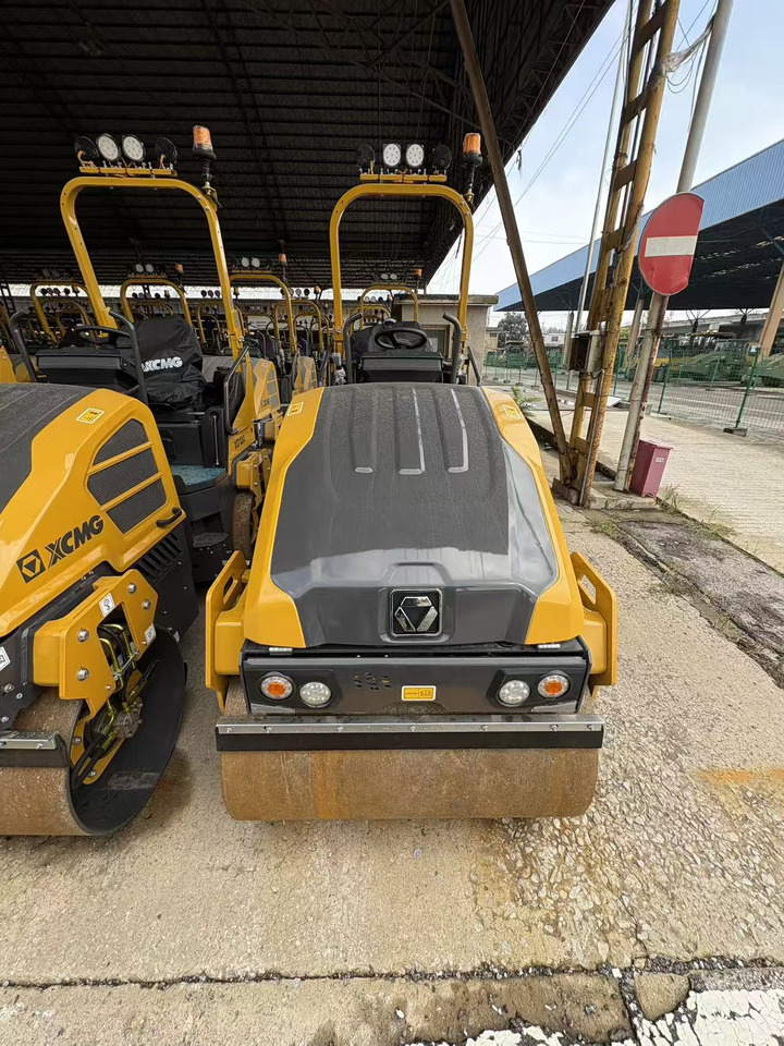 Minijyrä XCMG small XD120 Double Drum Vibratory Road Roller: kuva Minijyrä XCMG small XD120 Double Drum Vibratory Road Roller