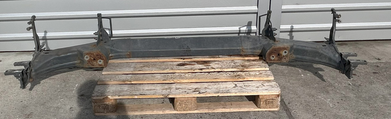 DAF CF EURO 6 BUMPER BEAM WITH STEP BRACKETS - Puskuri: kuva DAF CF EURO 6 BUMPER BEAM WITH STEP BRACKETS - Puskuri DAF CF EURO 6 BUMPER BEAM WITH STEP BRACKETS - Puskuri: kuva DAF CF EURO 6 BUMPER BEAM WITH STEP BRACKETS - Puskuri