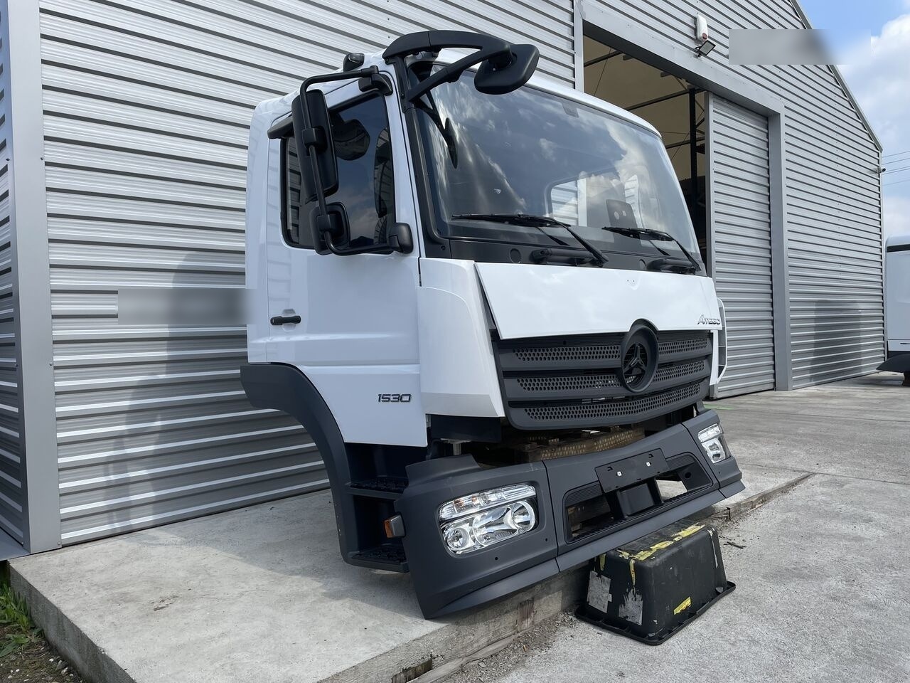 FRONT BUMPER COMPLETE EXTRA COST 700EU Mercedes-Benz ATEGO Euro 6   Mercedes-Benz 1523 L, 1524 L, 1527 L, 1530 - Ohjaamo - Kuorma-auto: kuva FRONT BUMPER COMPLETE EXTRA COST 700EU Mercedes-Benz ATEGO Euro 6   Mercedes-Benz 1523 L, 1524 L, 1527 L, 1530 - Ohjaamo - Kuorma-auto FRONT BUMPER COMPLETE EXTRA COST 700EU Mercedes-Benz ATEGO Euro 6   Mercedes-Benz 1523 L, 1524 L, 1527 L, 1530 - Ohjaamo - Kuorma-auto: kuva FRONT BUMPER COMPLETE EXTRA COST 700EU Mercedes-Benz ATEGO Euro 6   Mercedes-Benz 1523 L, 1524 L, 1527 L, 1530 - Ohjaamo - Kuorma-auto