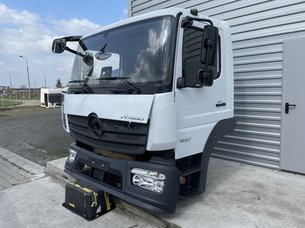 FRONT BUMPER COMPLETE EXTRA COST 700EU Mercedes-Benz ATEGO Euro 6   Mercedes-Benz 1523 L, 1524 L, 1527 L, 1530 - Ohjaamo - Kuorma-auto: kuva FRONT BUMPER COMPLETE EXTRA COST 700EU Mercedes-Benz ATEGO Euro 6   Mercedes-Benz 1523 L, 1524 L, 1527 L, 1530 - Ohjaamo - Kuorma-auto FRONT BUMPER COMPLETE EXTRA COST 700EU Mercedes-Benz ATEGO Euro 6   Mercedes-Benz 1523 L, 1524 L, 1527 L, 1530 - Ohjaamo - Kuorma-auto: kuva FRONT BUMPER COMPLETE EXTRA COST 700EU Mercedes-Benz ATEGO Euro 6   Mercedes-Benz 1523 L, 1524 L, 1527 L, 1530 - Ohjaamo - Kuorma-auto