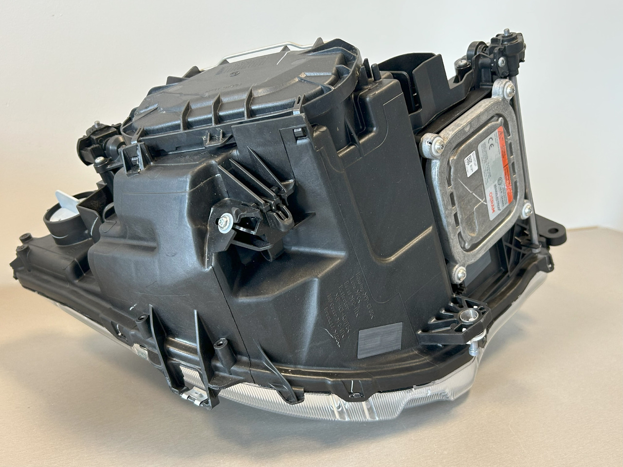 Uusi Etulyhty MERCEDES-BENZ brand new original OEM Mercedes-Benz headlight LEFT BI-XENON MP4, MP5: kuva Uusi Etulyhty MERCEDES-BENZ brand new original OEM Mercedes-Benz headlight LEFT BI-XENON MP4, MP5