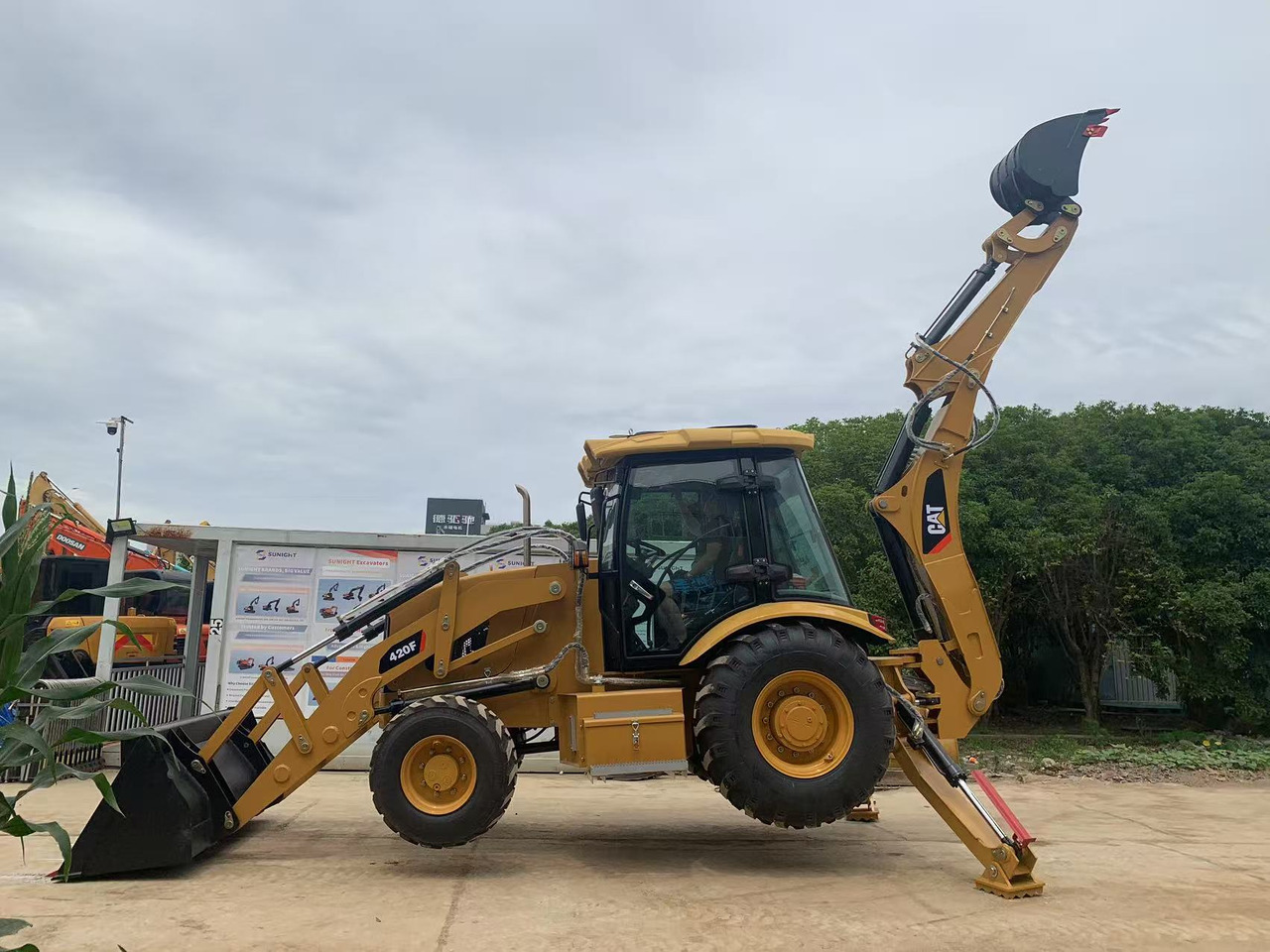 Caterpillar 4x4 Backhoe Loader CAT 420, 428 - Kaivuri-trukki: kuva Caterpillar 4x4 Backhoe Loader CAT 420, 428 - Kaivuri-trukki Caterpillar 4x4 Backhoe Loader CAT 420, 428 - Kaivuri-trukki: kuva Caterpillar 4x4 Backhoe Loader CAT 420, 428 - Kaivuri-trukki
