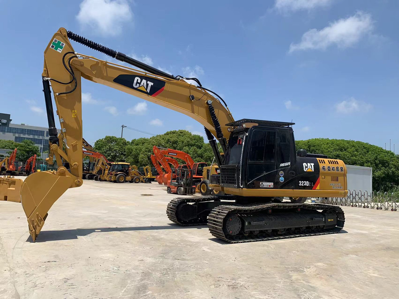 Caterpillar Tracked Excavator CAT 323D, 323D2 for Bolivia - Telakaivukone: kuva Caterpillar Tracked Excavator CAT 323D, 323D2 for Bolivia - Telakaivukone Caterpillar Tracked Excavator CAT 323D, 323D2 for Bolivia - Telakaivukone: kuva Caterpillar Tracked Excavator CAT 323D, 323D2 for Bolivia - Telakaivukone