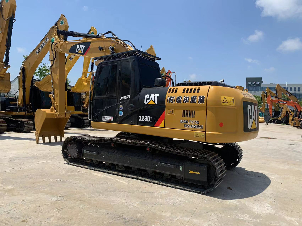 Caterpillar Tracked Excavator CAT 323D, 323D2 for Bolivia - Telakaivukone: kuva Caterpillar Tracked Excavator CAT 323D, 323D2 for Bolivia - Telakaivukone Caterpillar Tracked Excavator CAT 323D, 323D2 for Bolivia - Telakaivukone: kuva Caterpillar Tracked Excavator CAT 323D, 323D2 for Bolivia - Telakaivukone