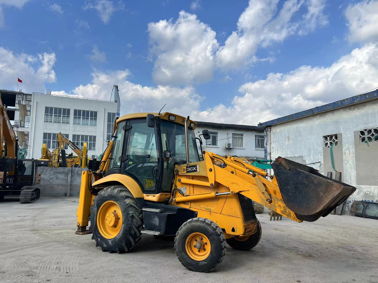 JCB 3CX Original Condition Used Backhoe Loader with Extendable Boom - Kaivuri-trukki: kuva JCB 3CX Original Condition Used Backhoe Loader with Extendable Boom - Kaivuri-trukki JCB 3CX Original Condition Used Backhoe Loader with Extendable Boom - Kaivuri-trukki: kuva JCB 3CX Original Condition Used Backhoe Loader with Extendable Boom - Kaivuri-trukki