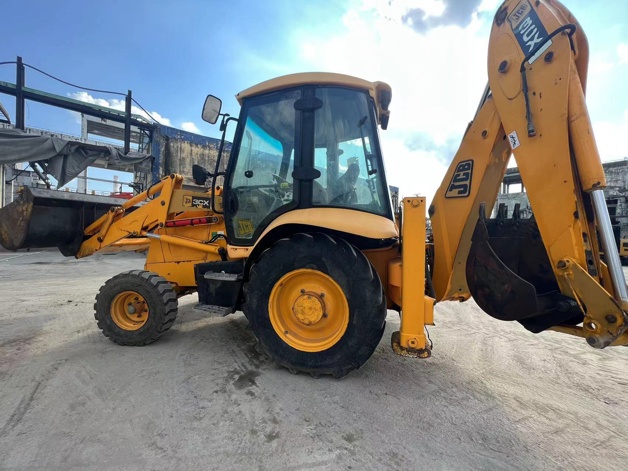 JCB 3CX Original Condition Used Backhoe Loader with Extendable Boom - Kaivuri-trukki: kuva JCB 3CX Original Condition Used Backhoe Loader with Extendable Boom - Kaivuri-trukki JCB 3CX Original Condition Used Backhoe Loader with Extendable Boom - Kaivuri-trukki: kuva JCB 3CX Original Condition Used Backhoe Loader with Extendable Boom - Kaivuri-trukki