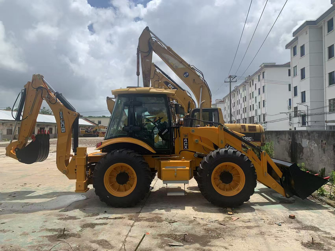 JCB 4X4 Backhoe Loader 4CX, 3CX - Kaivuri-trukki: kuva JCB 4X4 Backhoe Loader 4CX, 3CX - Kaivuri-trukki JCB 4X4 Backhoe Loader 4CX, 3CX - Kaivuri-trukki: kuva JCB 4X4 Backhoe Loader 4CX, 3CX - Kaivuri-trukki