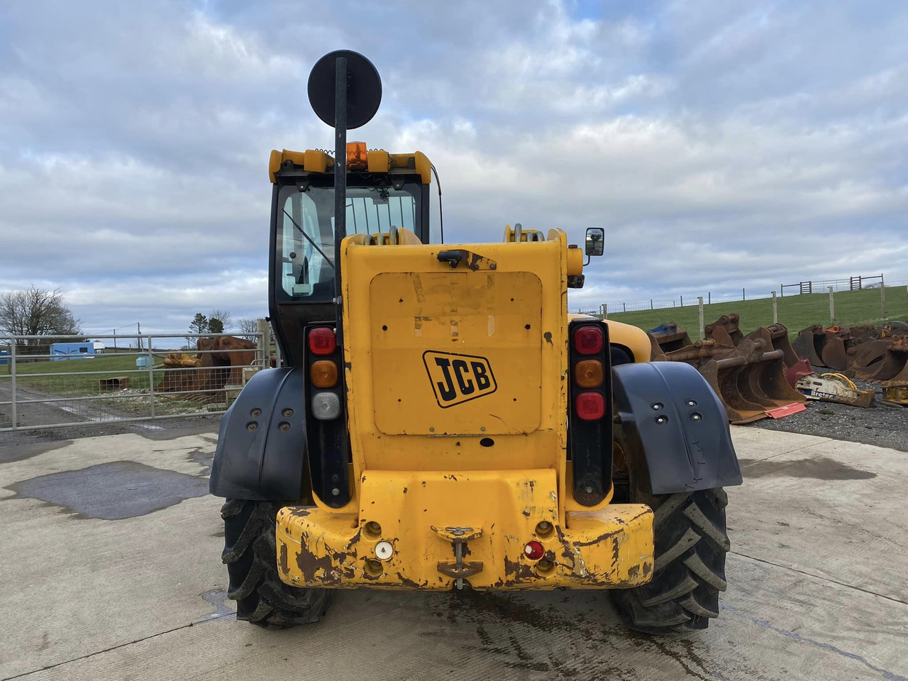 JCB Telehandler 535-5 Original Color 3.5 ton Capacity - Kurottaja: kuva JCB Telehandler 535-5 Original Color 3.5 ton Capacity - Kurottaja JCB Telehandler 535-5 Original Color 3.5 ton Capacity - Kurottaja: kuva JCB Telehandler 535-5 Original Color 3.5 ton Capacity - Kurottaja