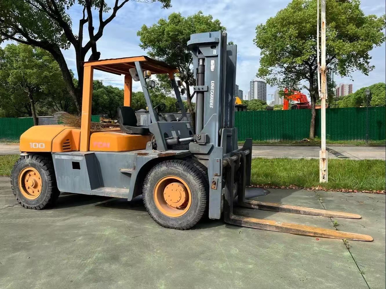 TCM FD100 Forklift Original Color 10 ton Forklift Truck - Dieseltrukki: kuva TCM FD100 Forklift Original Color 10 ton Forklift Truck - Dieseltrukki TCM FD100 Forklift Original Color 10 ton Forklift Truck - Dieseltrukki: kuva TCM FD100 Forklift Original Color 10 ton Forklift Truck - Dieseltrukki